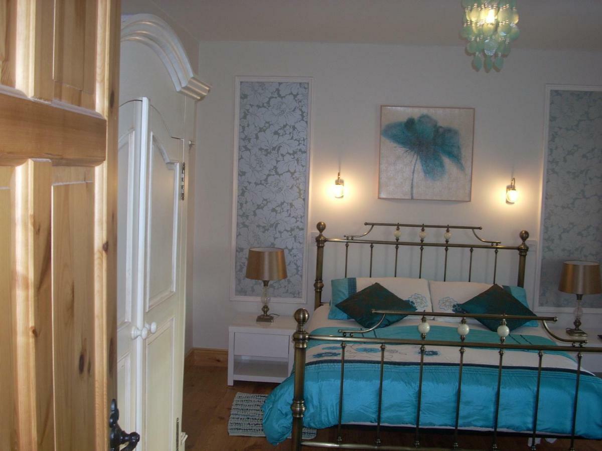 Bed and Breakfast Golden Rose House Knock  Zewnętrze zdjęcie
