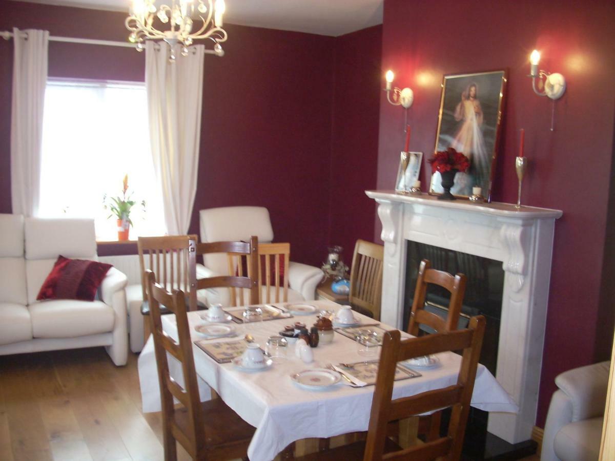 Bed and Breakfast Golden Rose House Knock  Zewnętrze zdjęcie